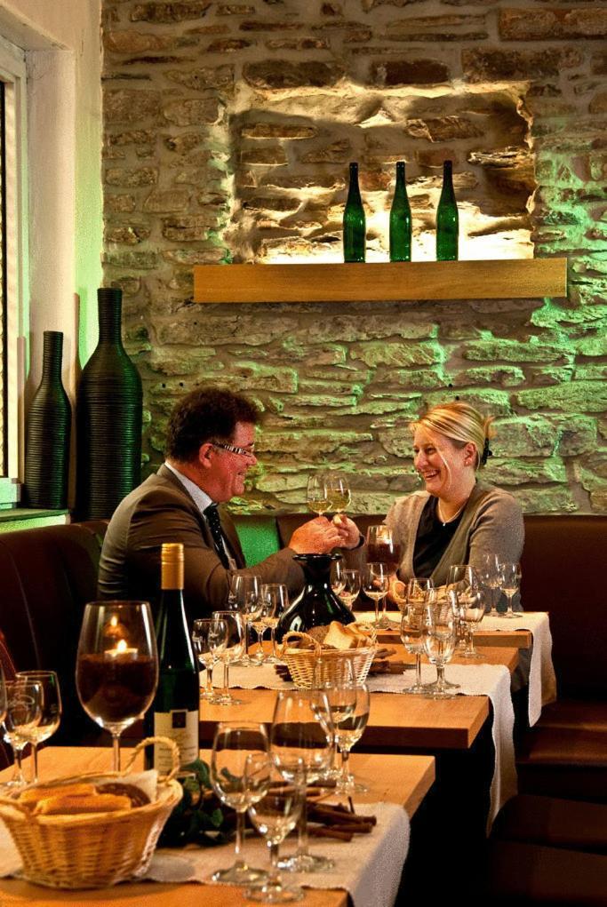 Weinhotel Sonnenschein Эрнст Экстерьер фото